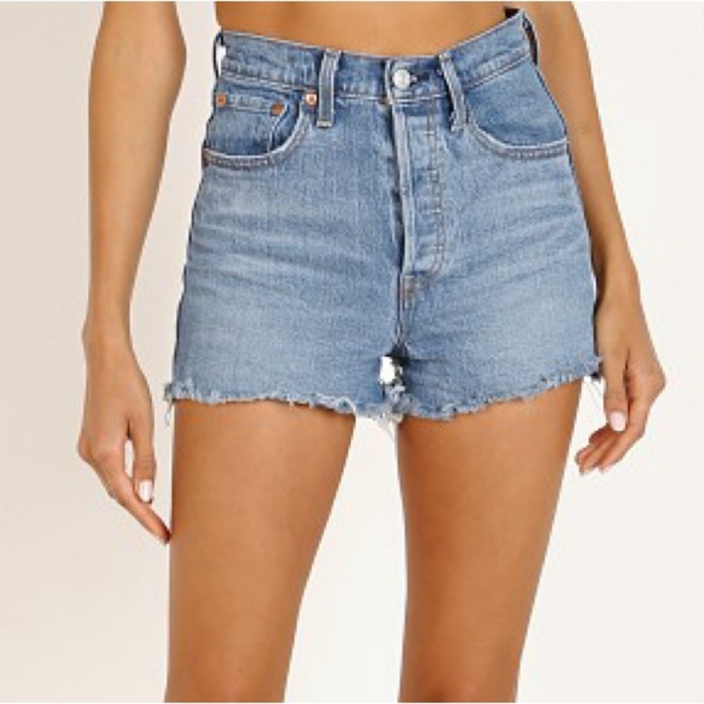 LEVI’S Premium Ribcage Blue Jean Shorts with Distressed Hem Size 26